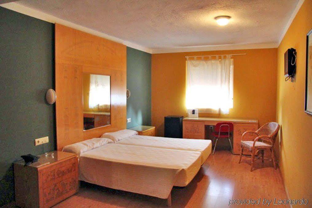 Ahc Hoteles Caces الغرفة الصورة