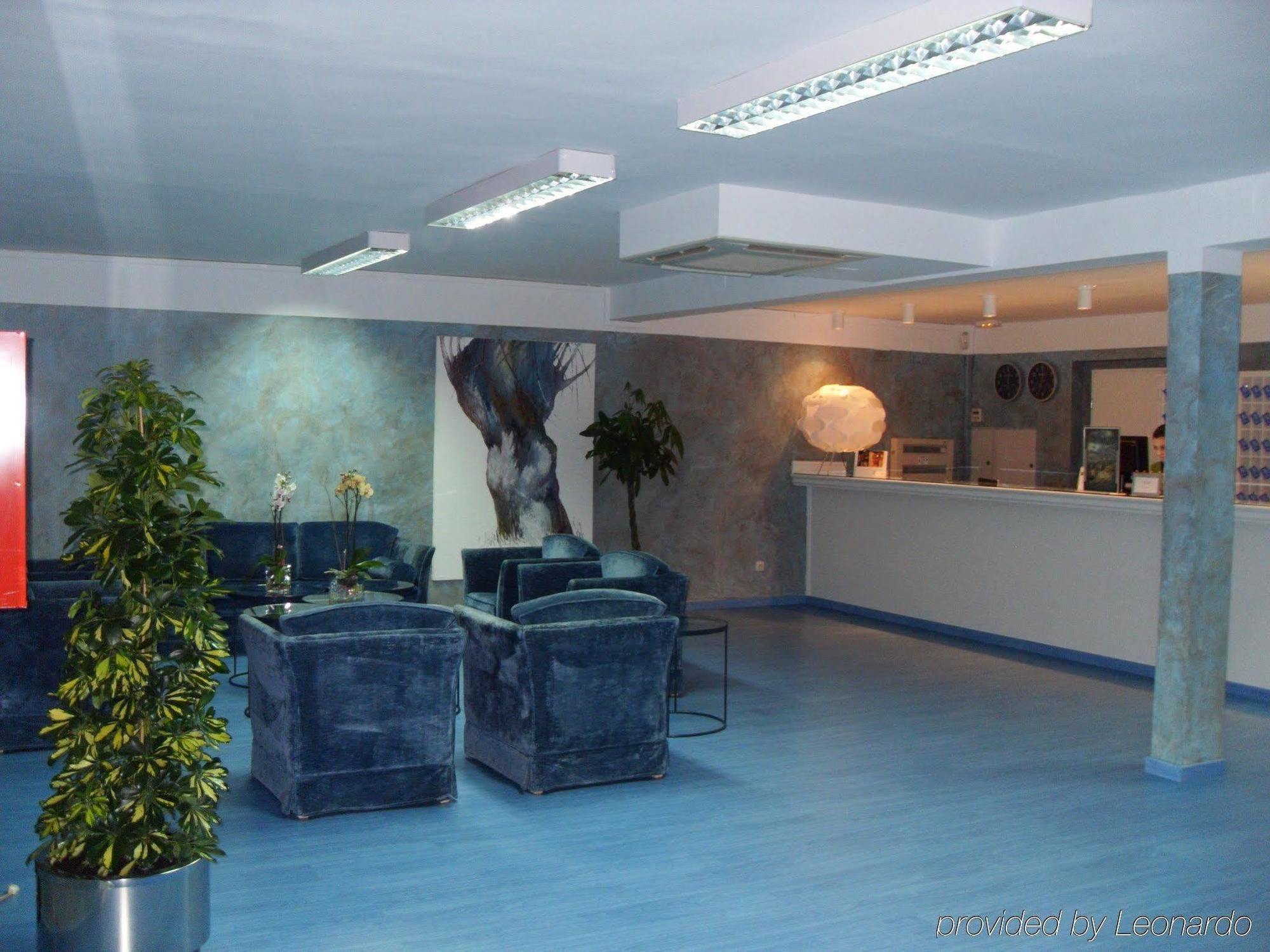 Ahc Hoteles Caces المظهر الداخلي الصورة
